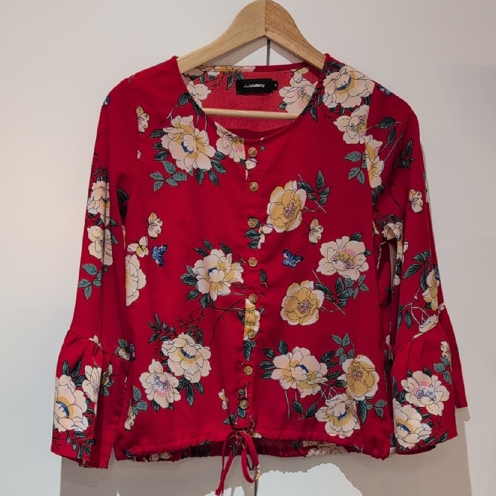 Beautiful red Butterfly Garden 3/4 Bell Sleeve Tie Front Blouse Size 6